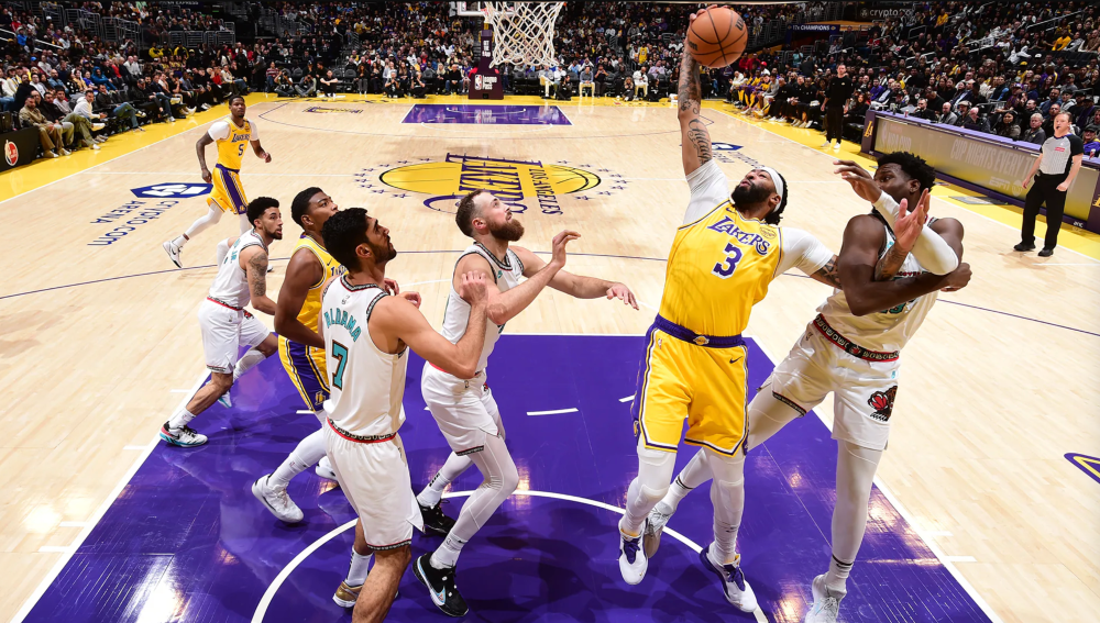 湖人横扫灰熊,字母哥扛起全队 湖人横扫灰熊,字母哥扛起全队